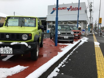 すっかり雪景色ですね